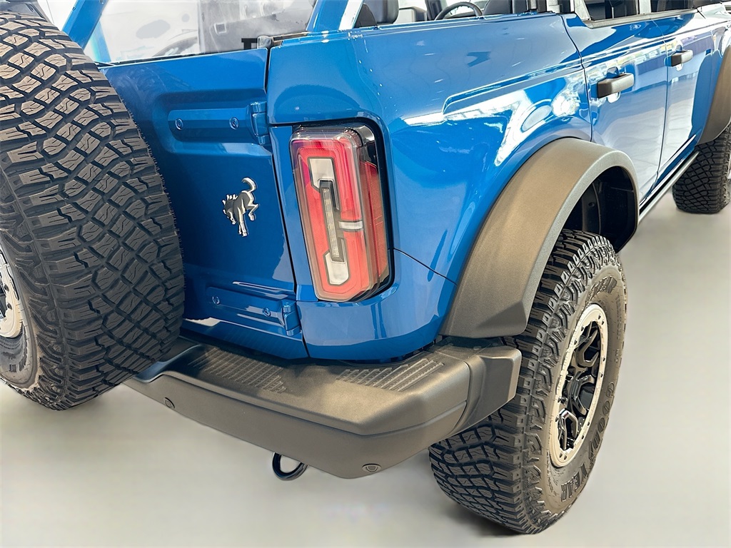 Vehicle image 5 of 17