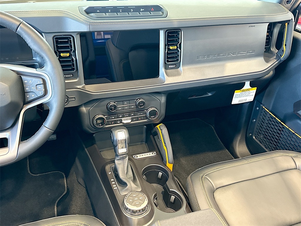 Vehicle image 9 of 17