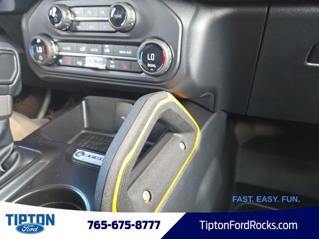 Vehicle image 17 of 42