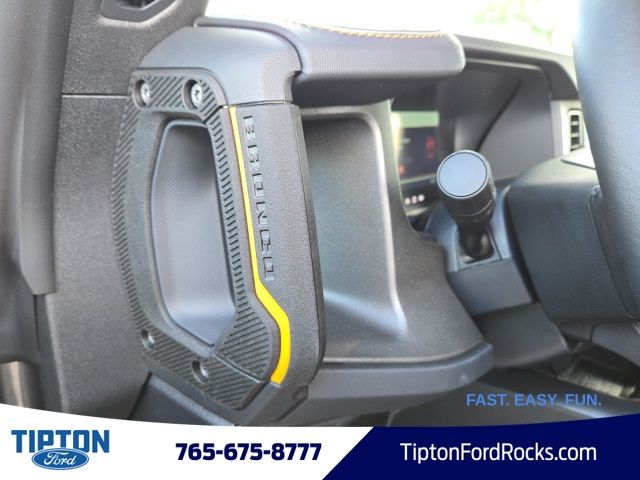 Vehicle image 32 of 42