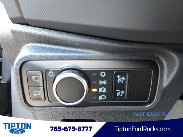 Vehicle image 31 of 42