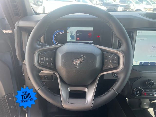 Vehicle image 21 of 24