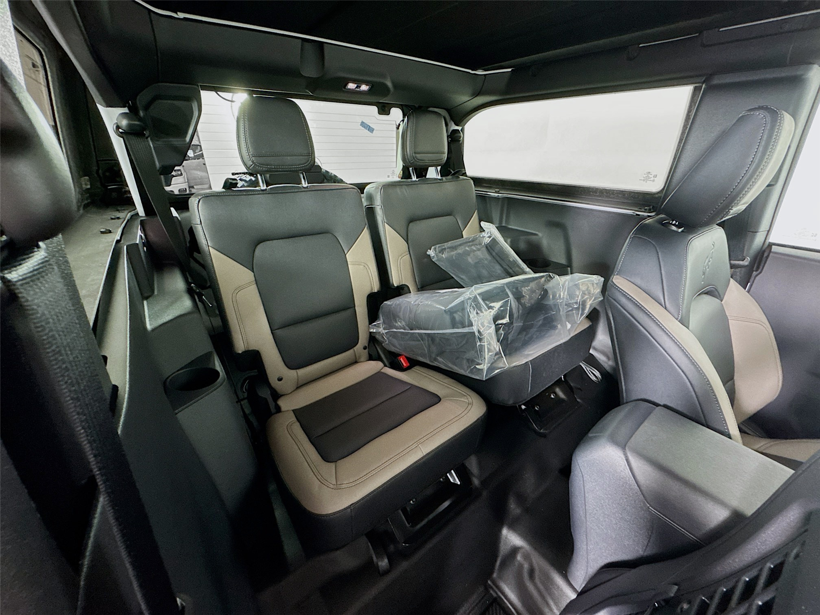 Vehicle image 24 of 31