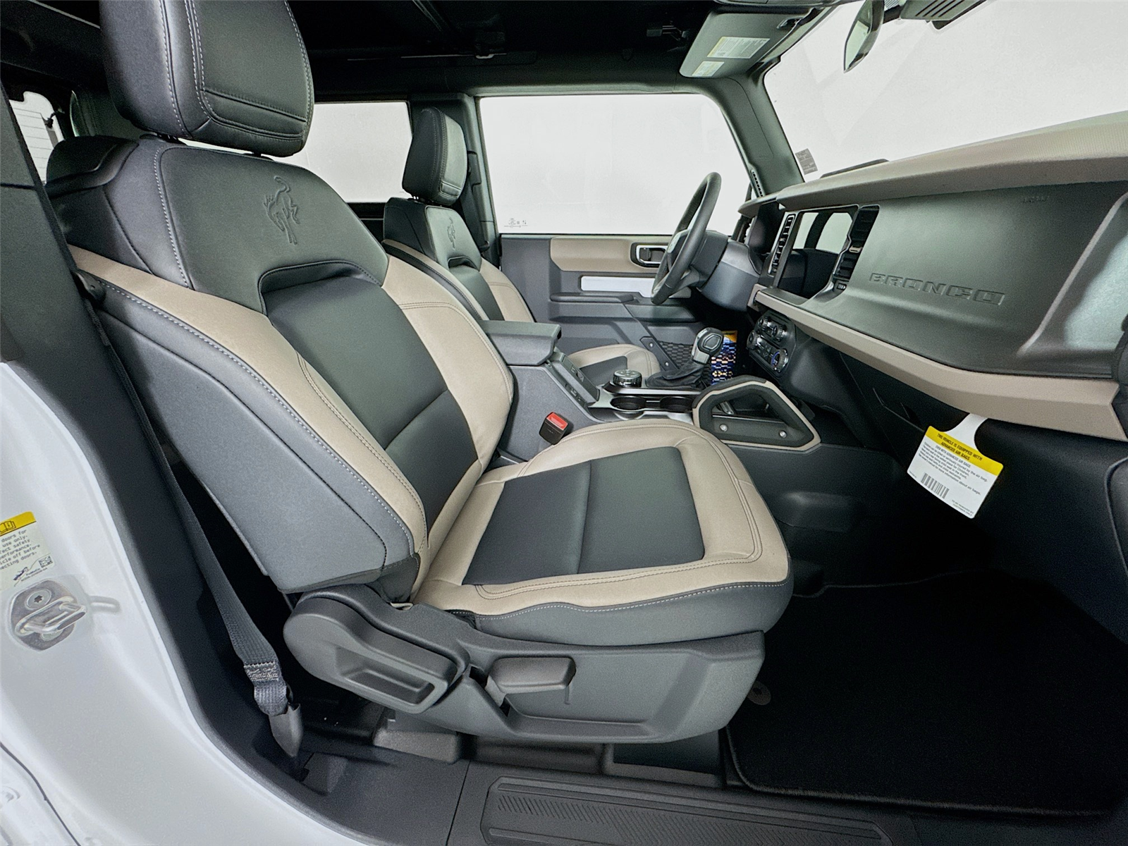 Vehicle image 25 of 31