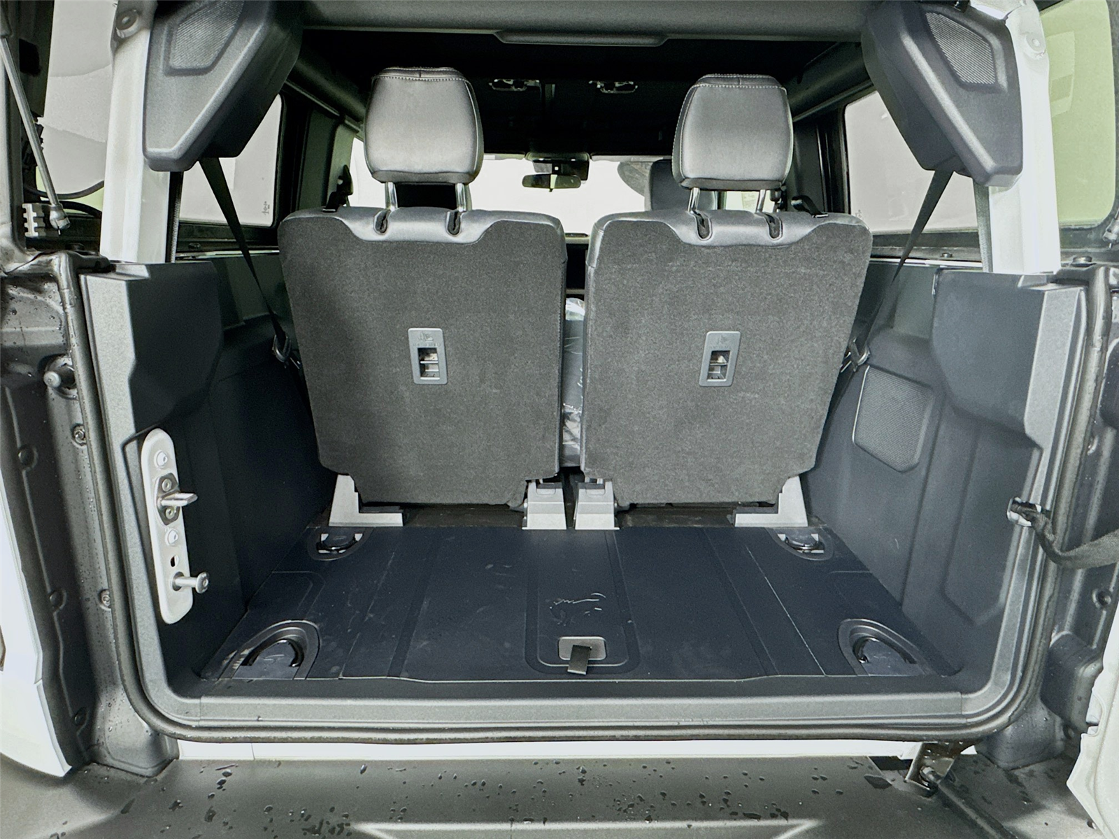 Vehicle image 23 of 31