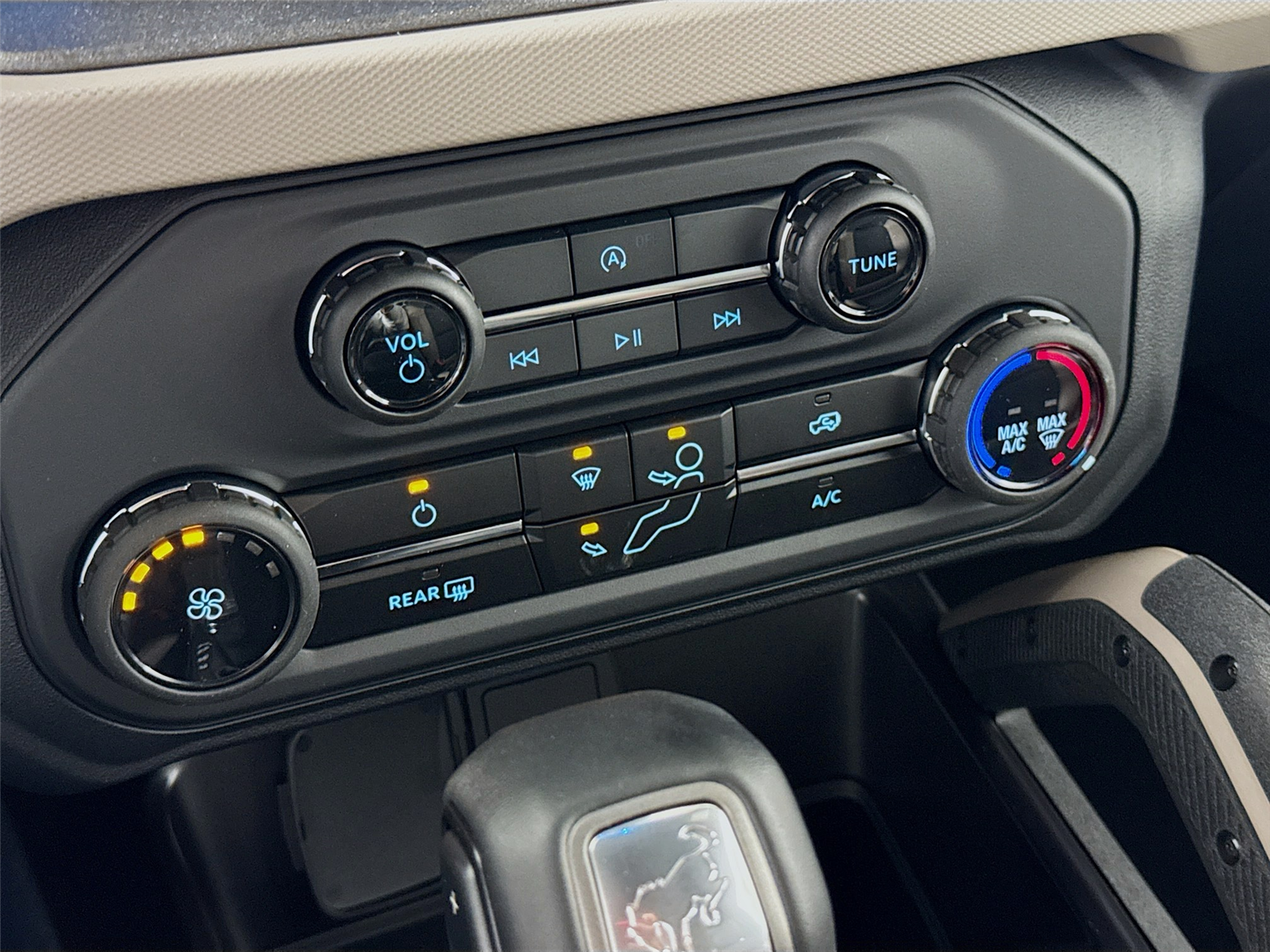 Vehicle image 16 of 31