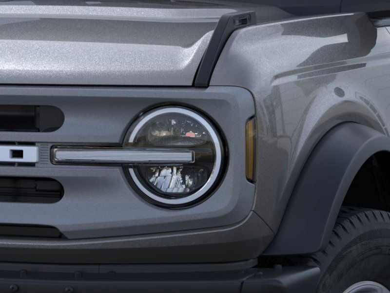 Vehicle image 21 of 26