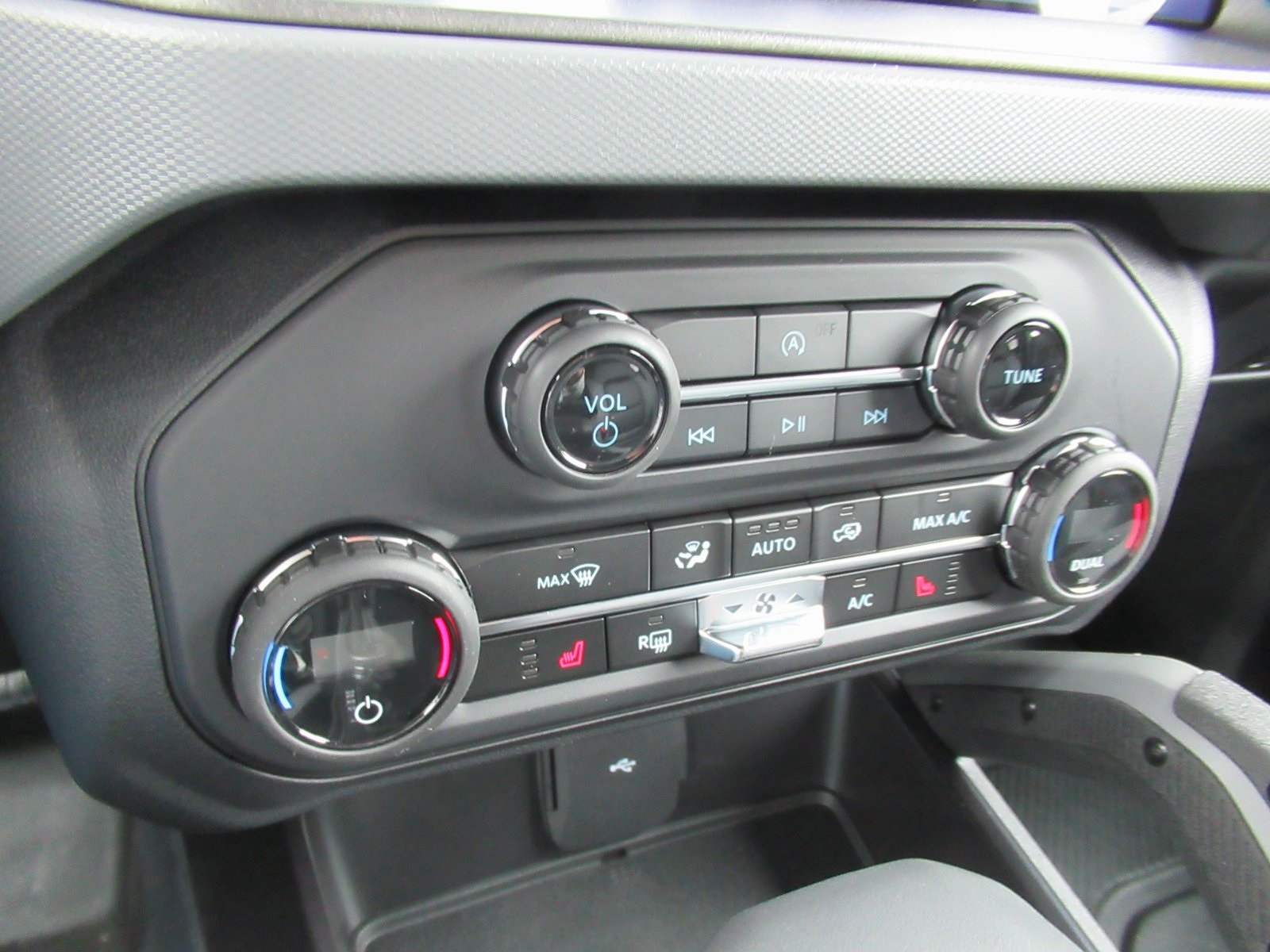 Vehicle image 20 of 26