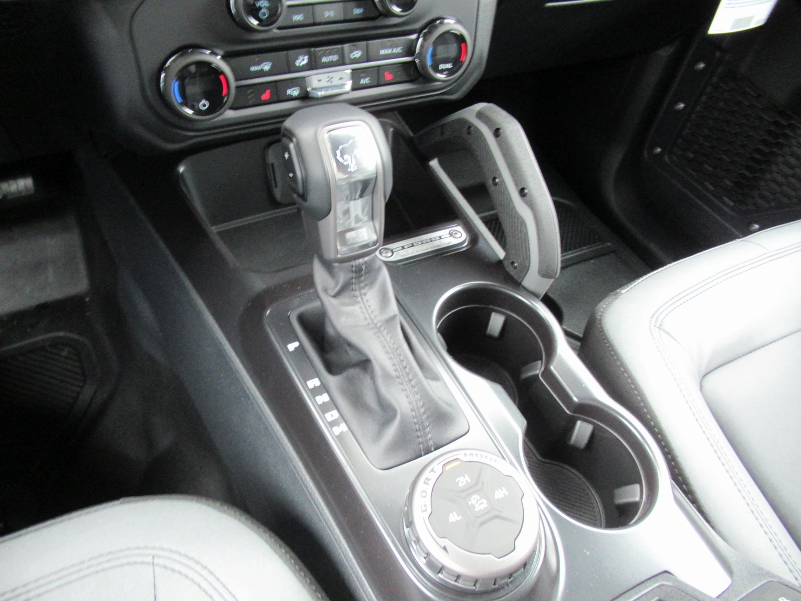 Vehicle image 21 of 26