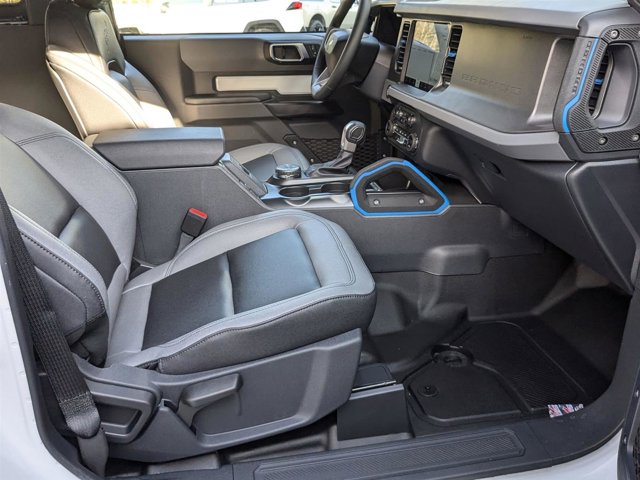 Vehicle image 33 of 35