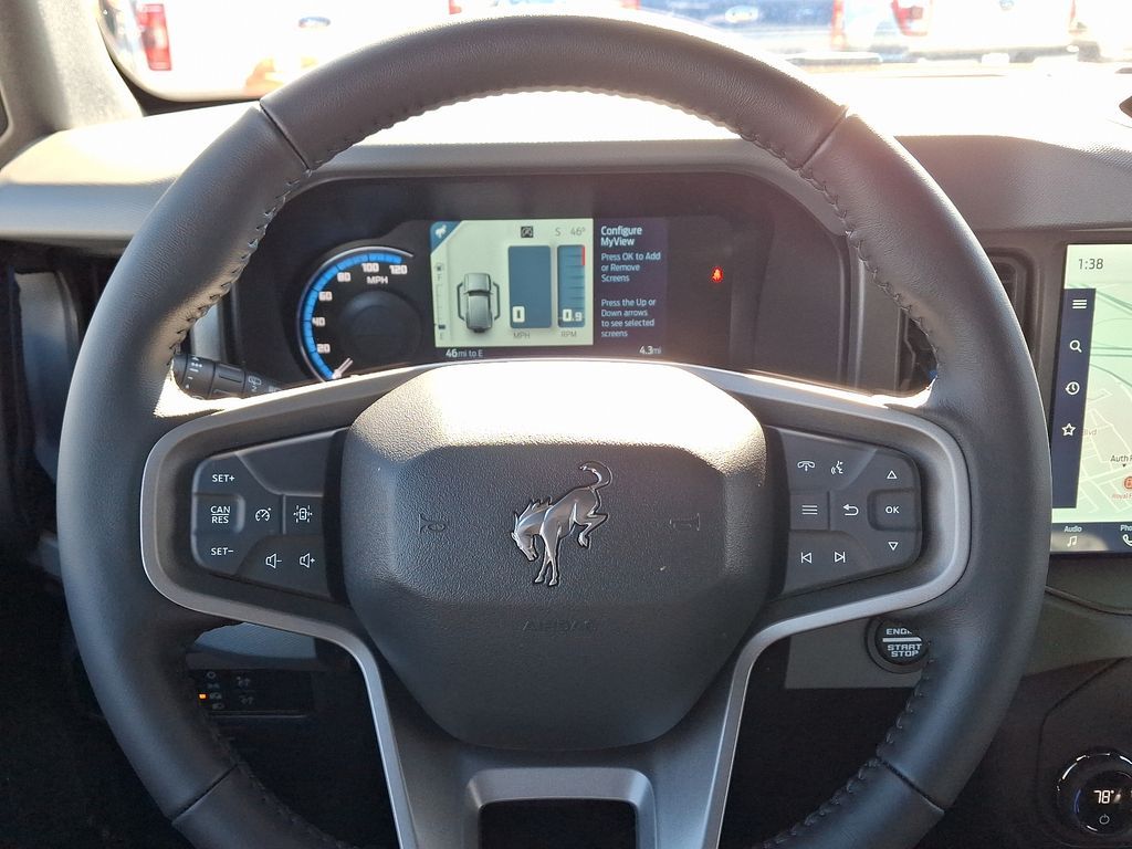 Vehicle image 6 of 10
