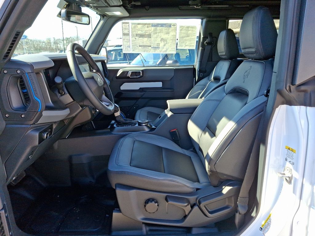 Vehicle image 5 of 10