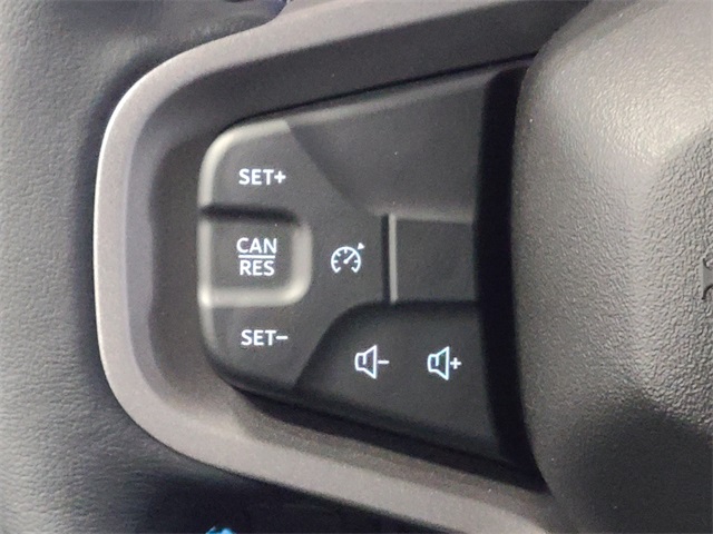 Vehicle image 28 of 38