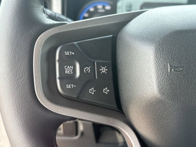 Vehicle image 24 of 31