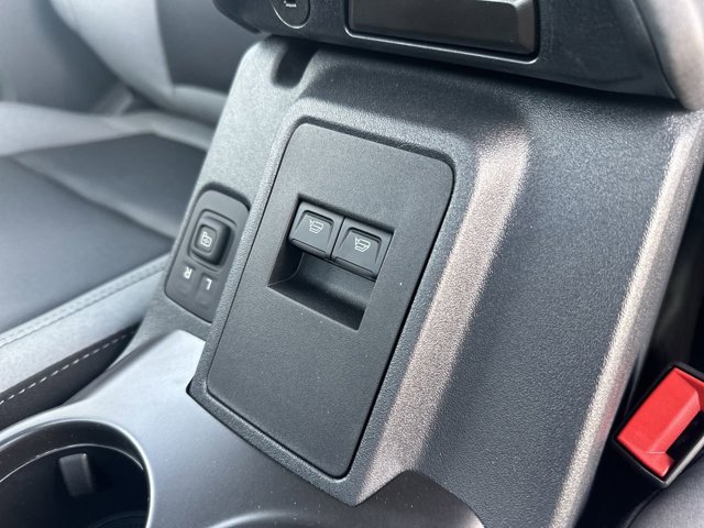 Vehicle image 23 of 31