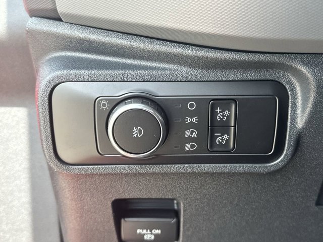 Vehicle image 21 of 31