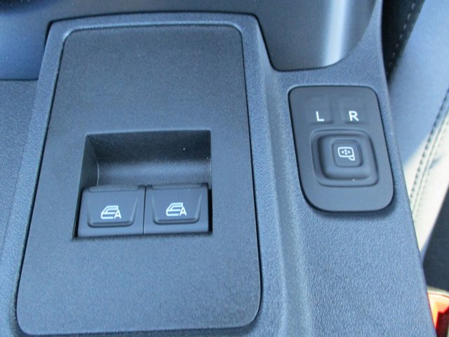 Vehicle image 13 of 22