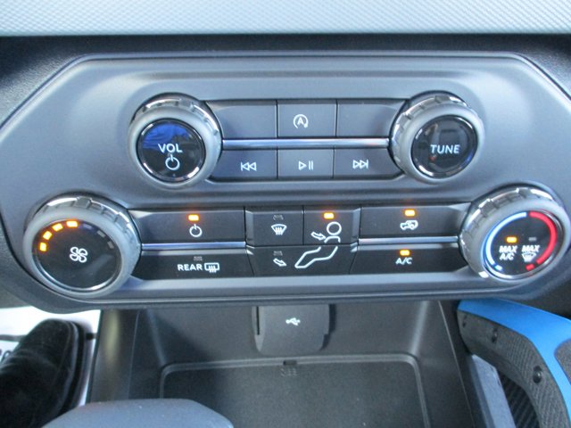 Vehicle image 15 of 22