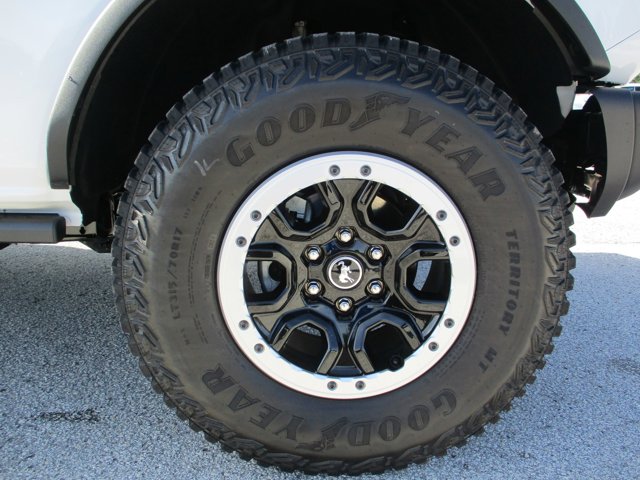 Vehicle image 9 of 22