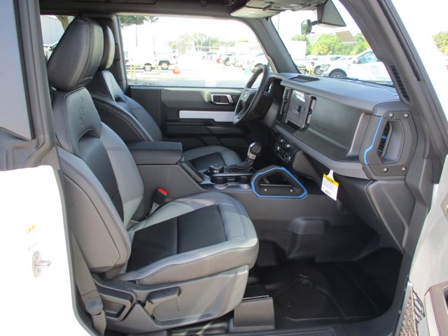 Vehicle image 20 of 22