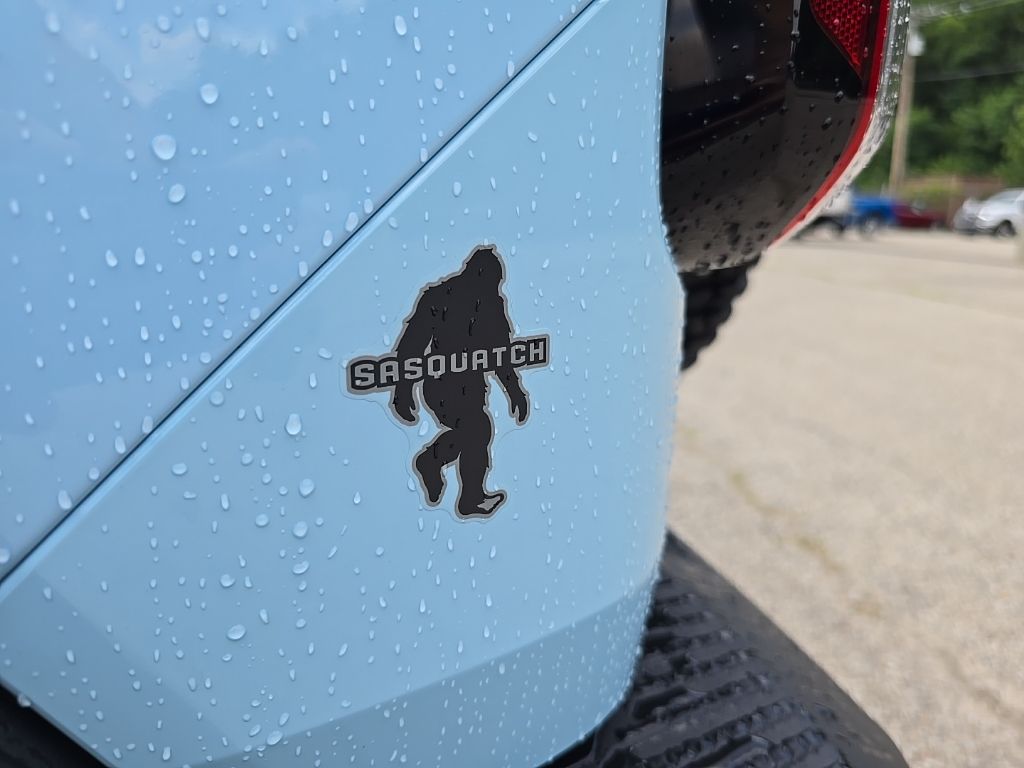 Vehicle image 33 of 41