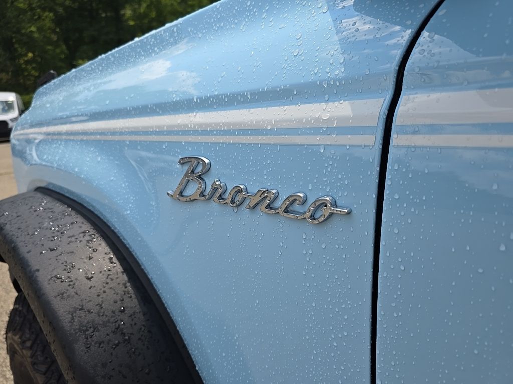 Vehicle image 32 of 41