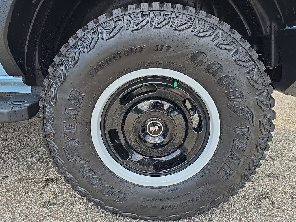 Vehicle image 31 of 41