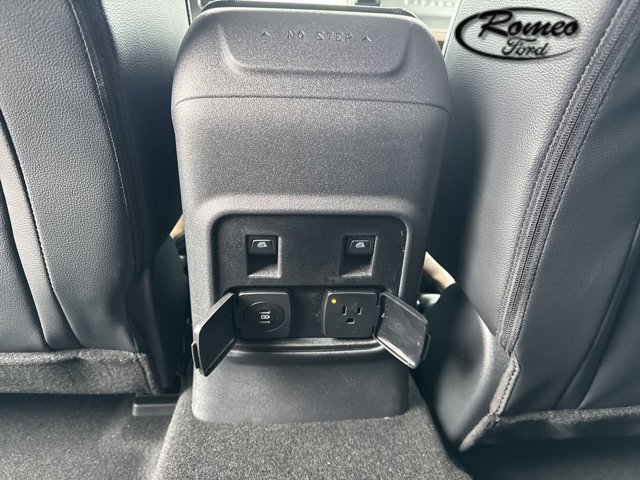 Vehicle image 32 of 36