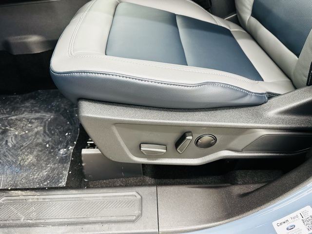 Vehicle image 43 of 45