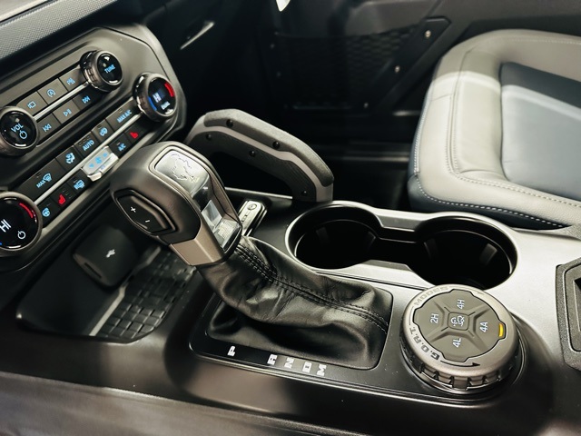 Vehicle image 33 of 45