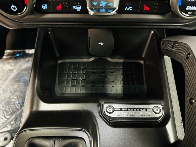Vehicle image 32 of 45