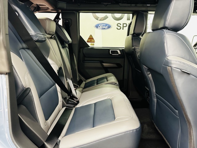 Vehicle image 17 of 45
