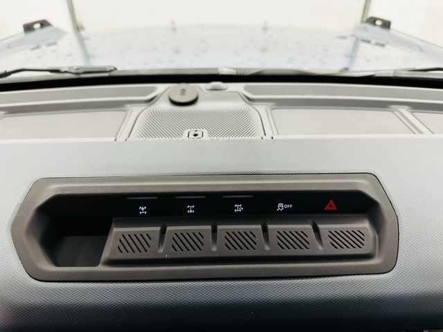 Vehicle image 28 of 45