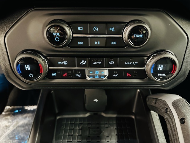 Vehicle image 31 of 45