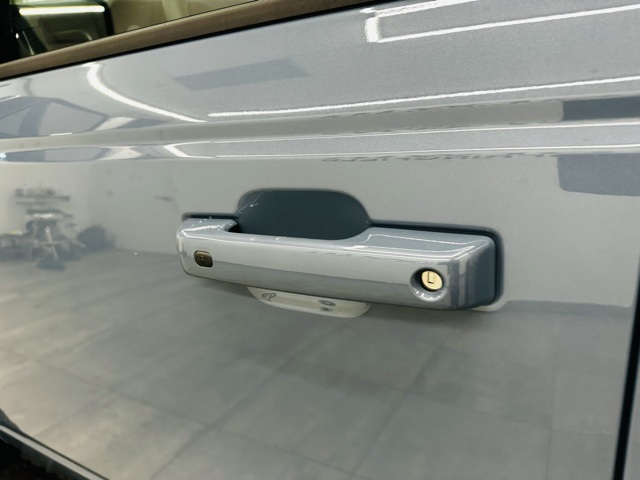 Vehicle image 25 of 45