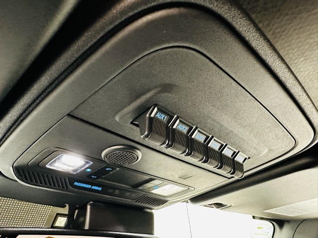 Vehicle image 27 of 45