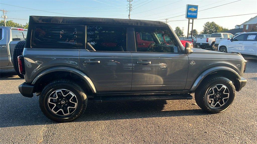 2024 Ford Bronco Outer Banks Image 3 of 33