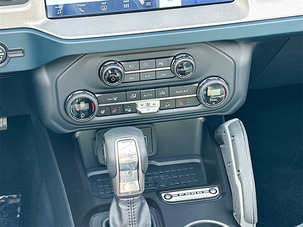 Vehicle image 9 of 19