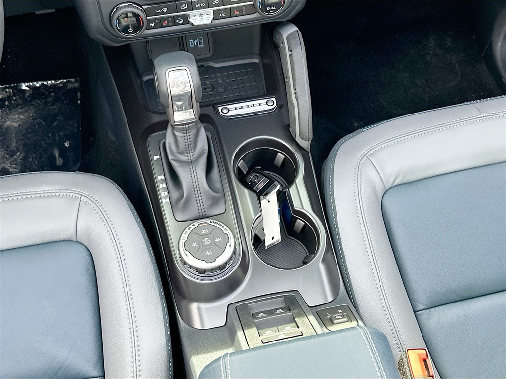 Vehicle image 10 of 19