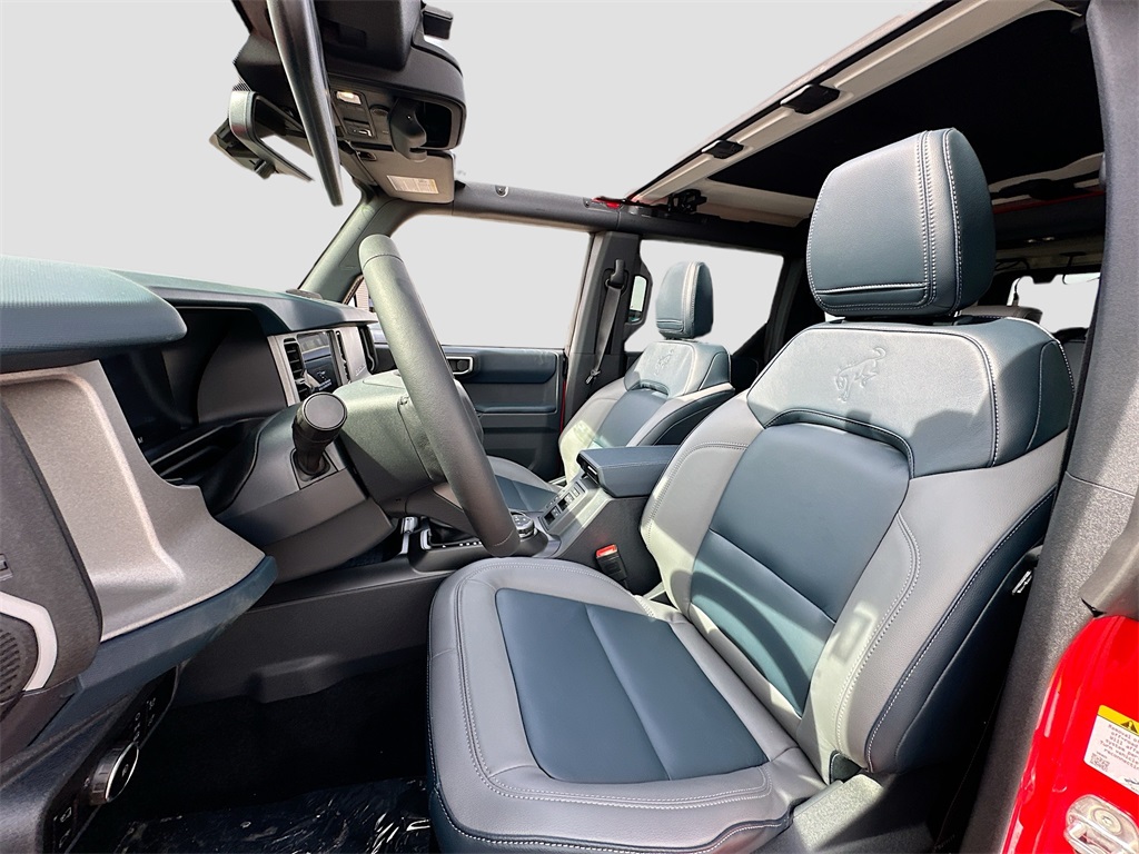 Vehicle image 13 of 19