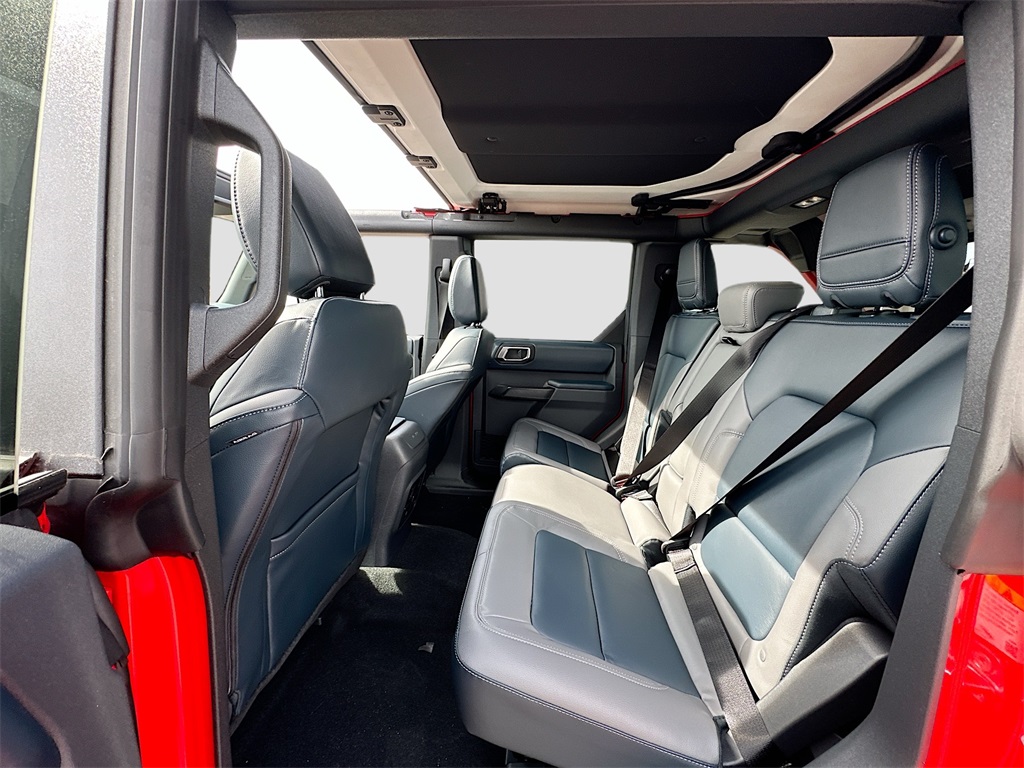 Vehicle image 15 of 19