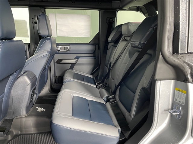 Vehicle image 7 of 24