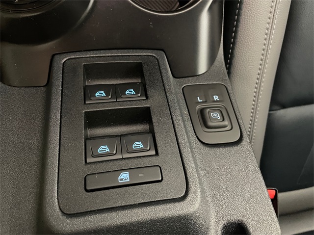 Vehicle image 15 of 24