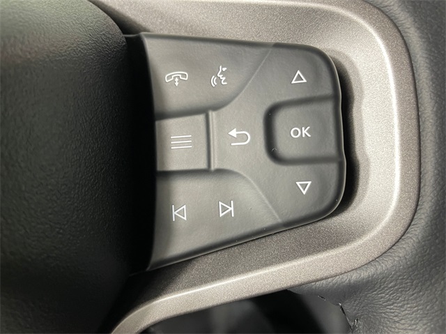 Vehicle image 16 of 24