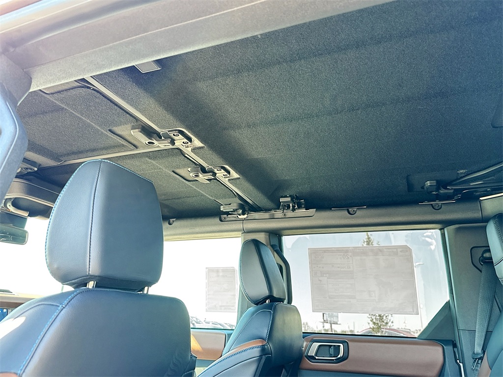 Vehicle image 17 of 22