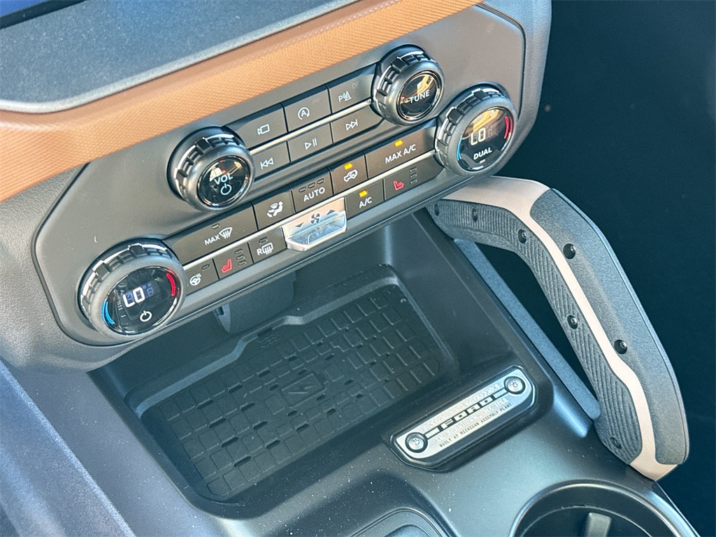 Vehicle image 9 of 22