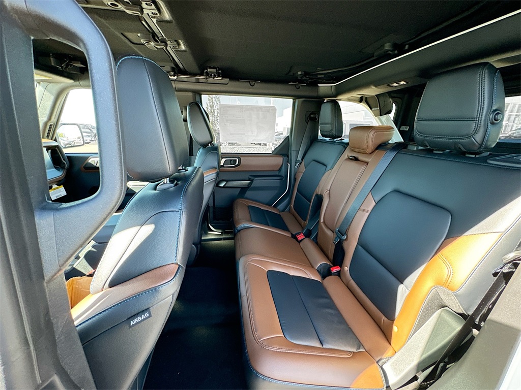 Vehicle image 15 of 22
