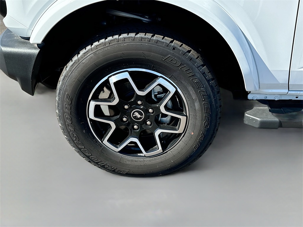 Vehicle image 11 of 22