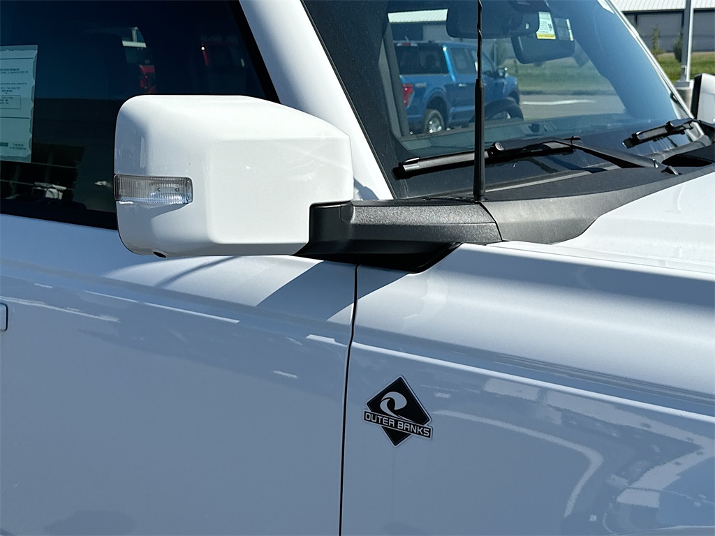 Vehicle image 21 of 22