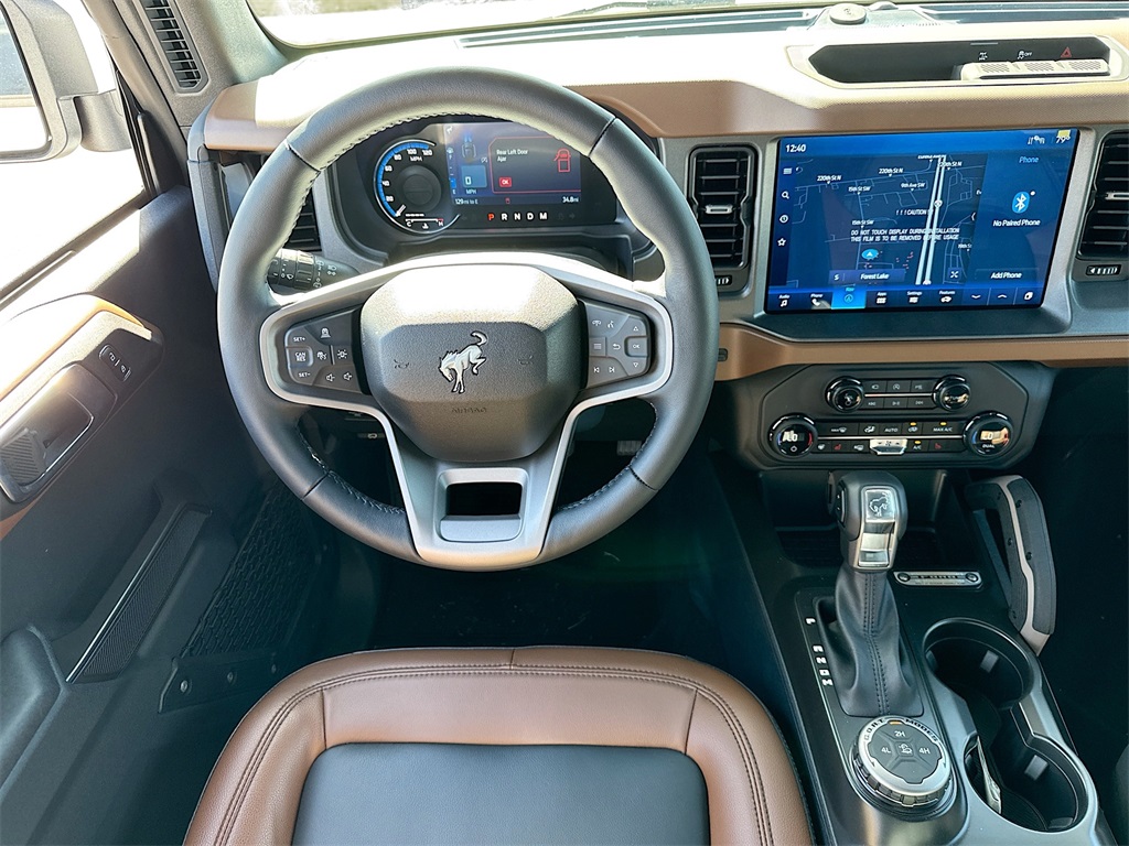 Vehicle image 14 of 22